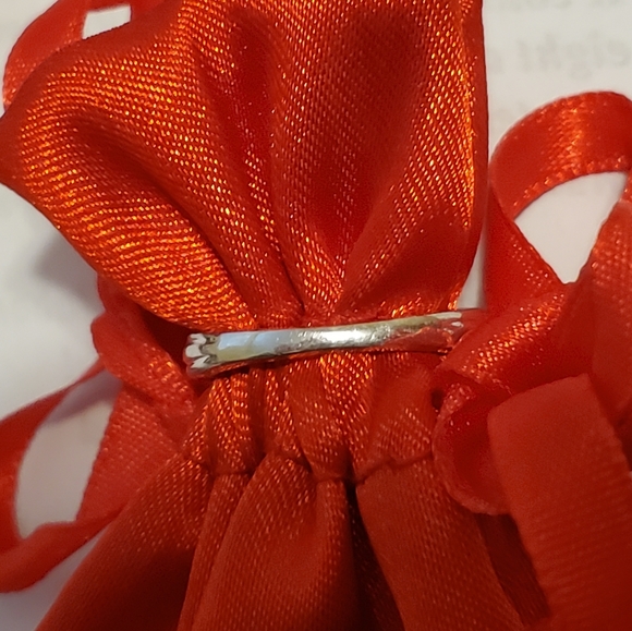 Platinum .950 Diamond Three Stone Princess Cut. - Picture 11 of 16